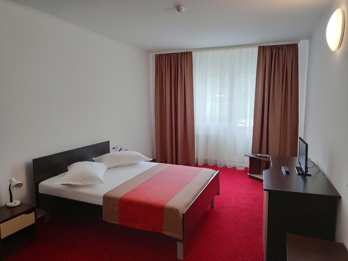 Hostel Caliman Caciulata Esterno foto